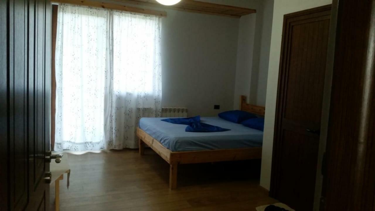 Bujtina E Tomorrit Hotel Ujanik Esterno foto