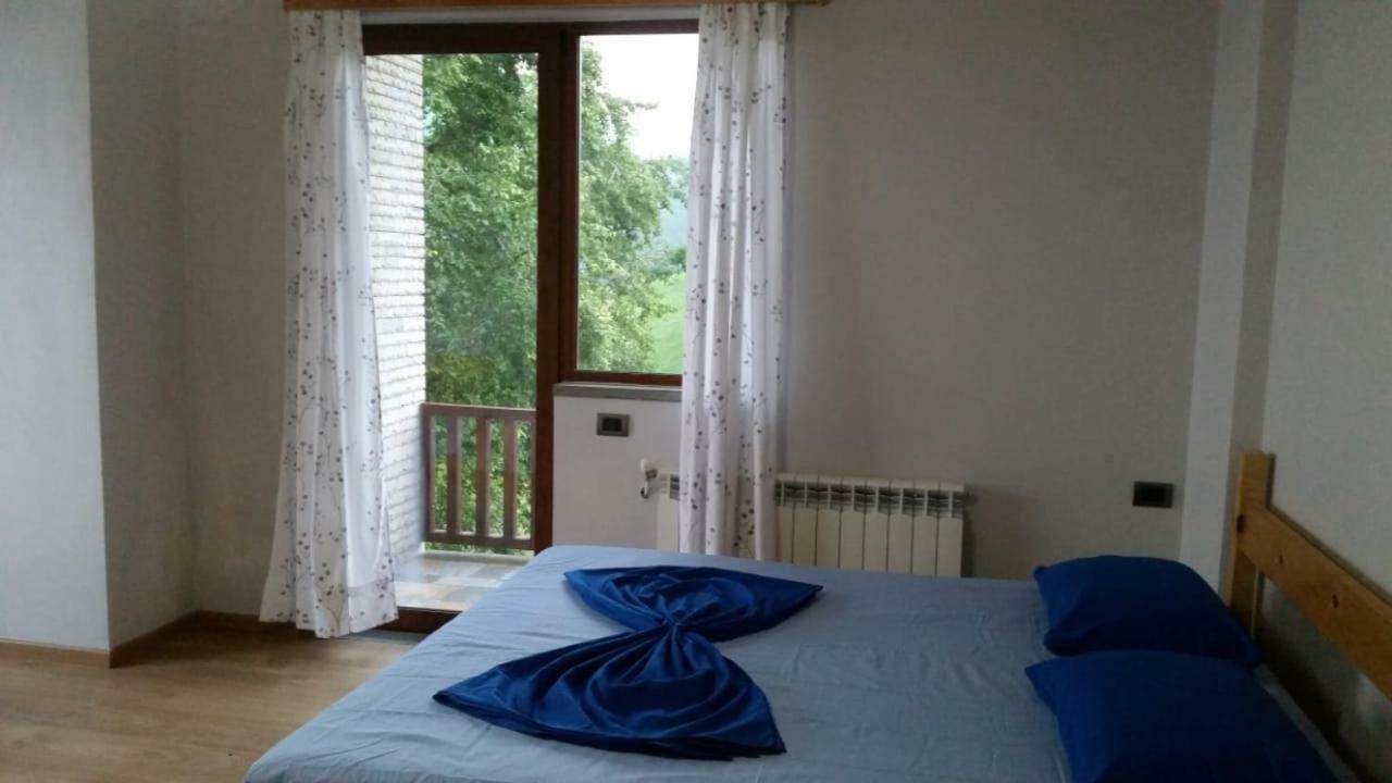 Bujtina E Tomorrit Hotel Ujanik Esterno foto
