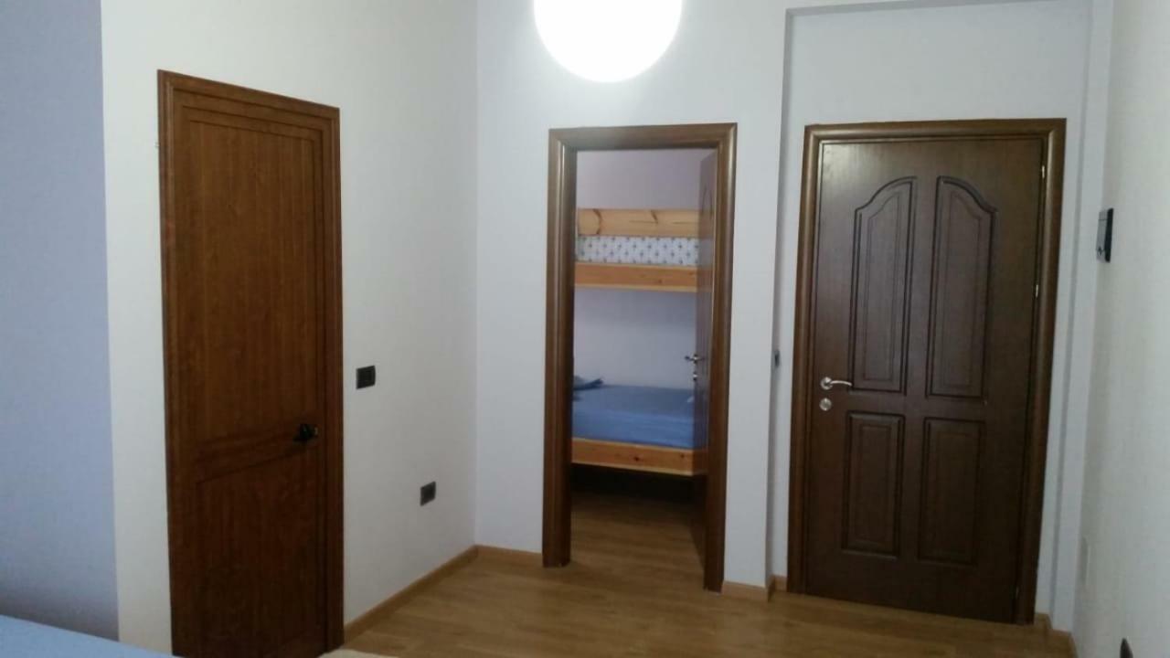 Bujtina E Tomorrit Hotel Ujanik Esterno foto