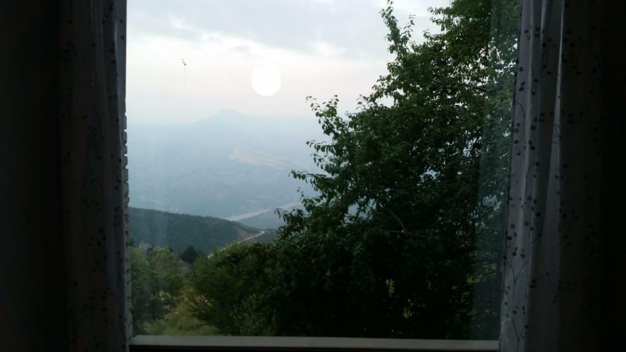 Bujtina E Tomorrit Hotel Ujanik Esterno foto